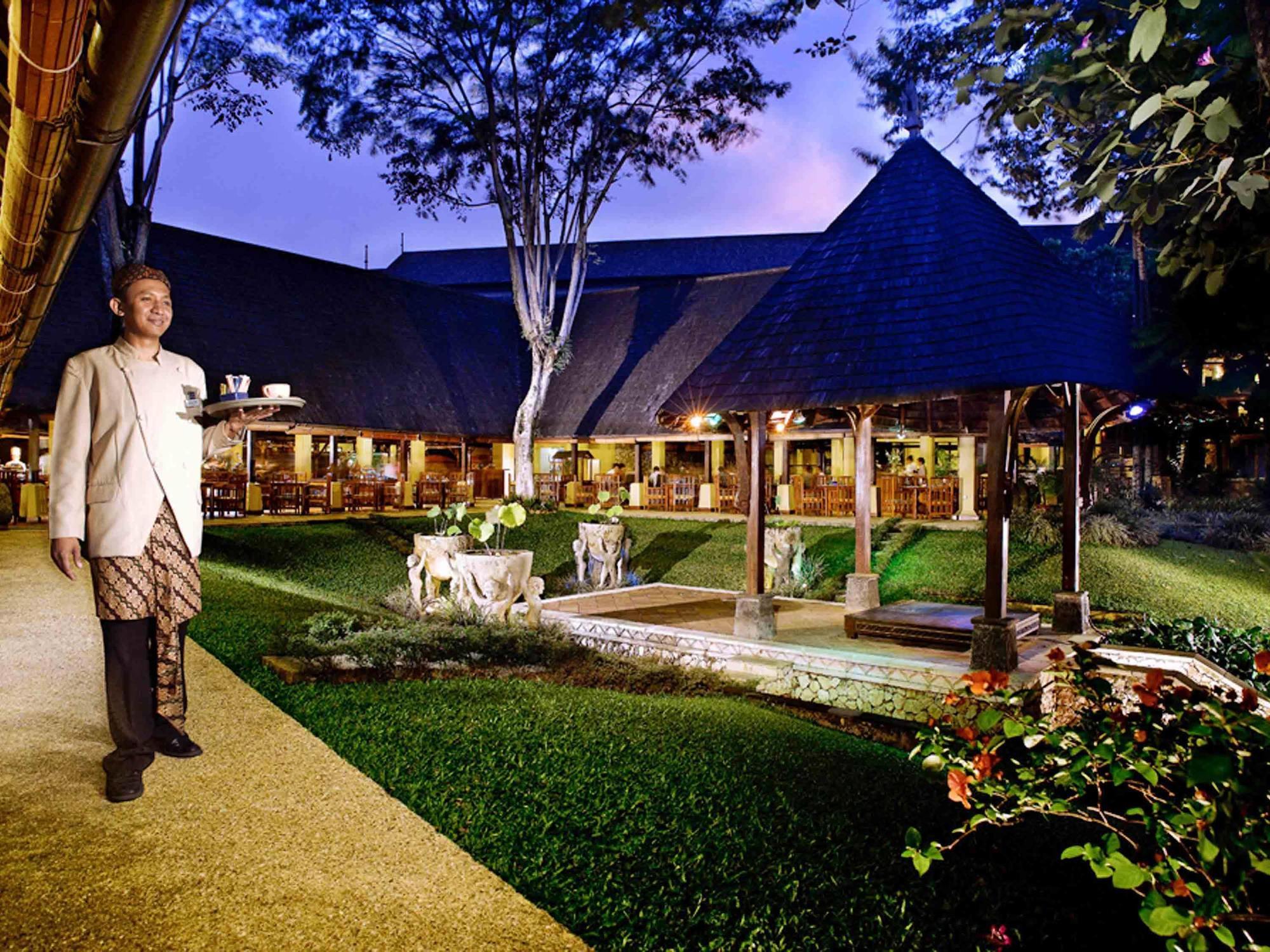 Отель Ibis Styles Bogor Raya Экстерьер фото