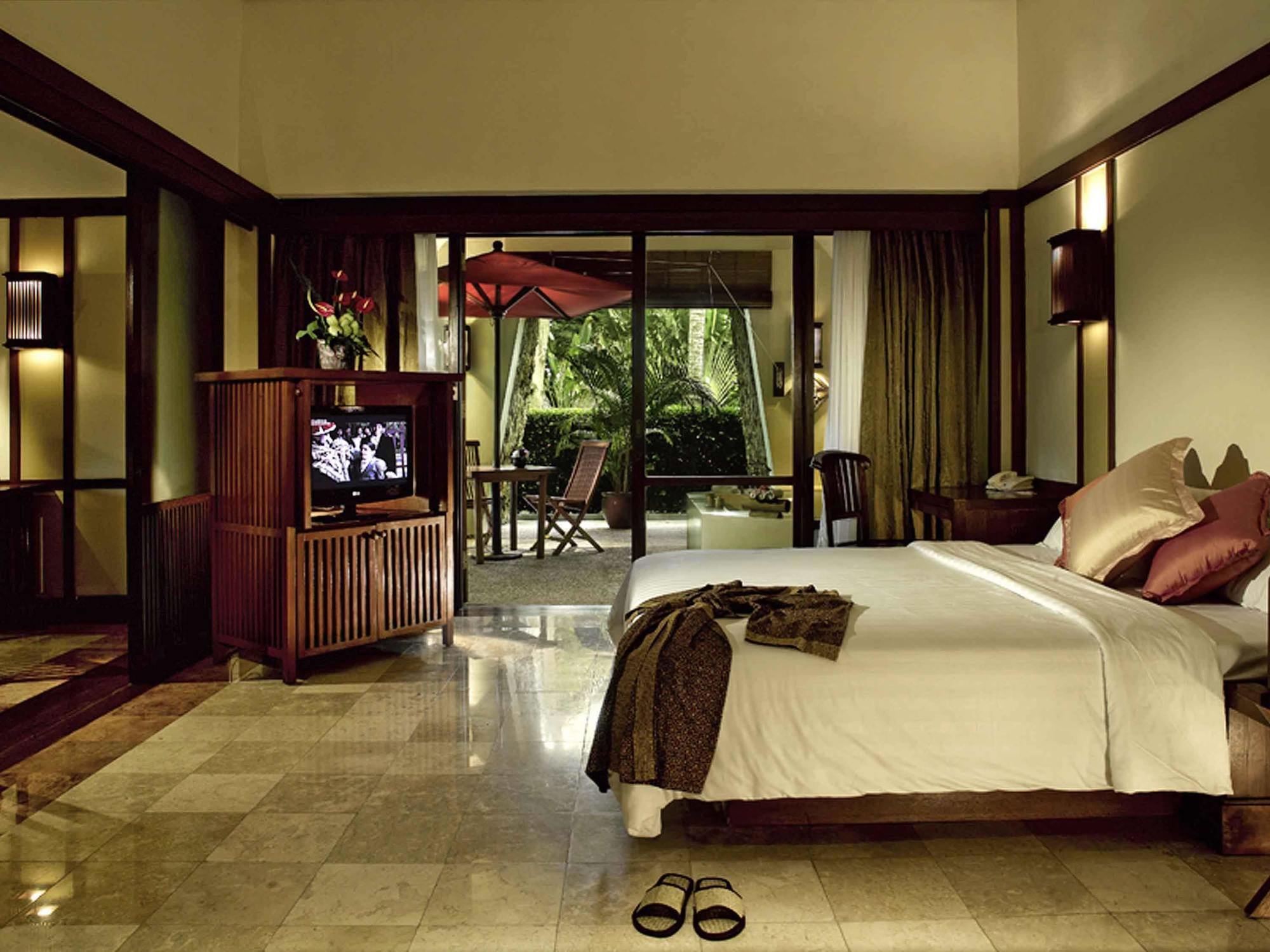 Отель Ibis Styles Bogor Raya Экстерьер фото