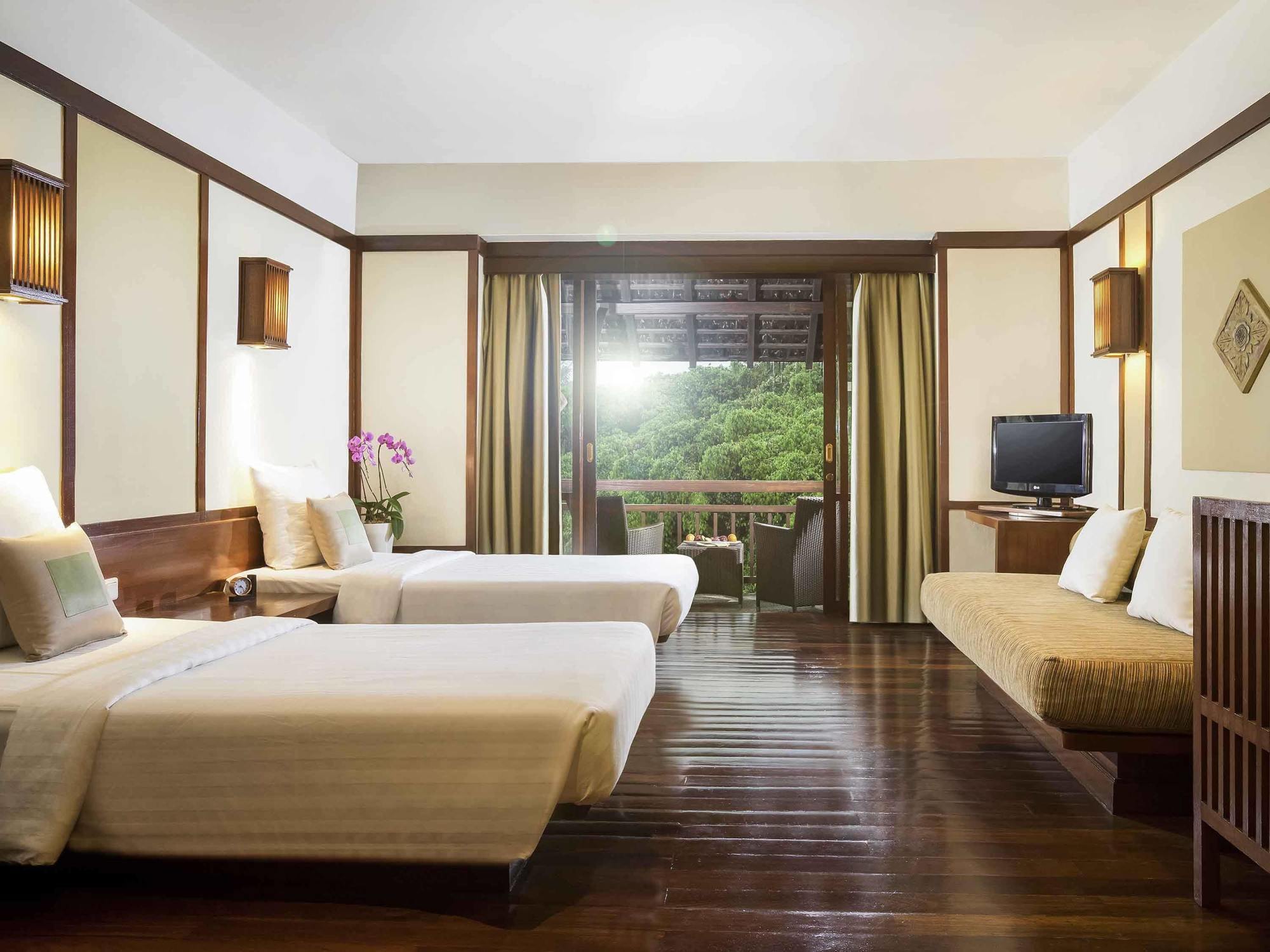 Отель Ibis Styles Bogor Raya Экстерьер фото