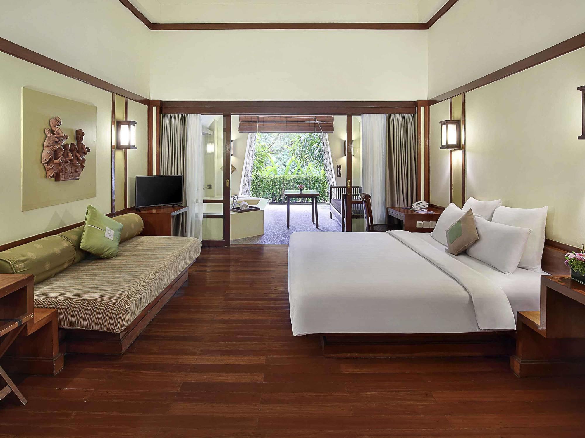 Отель Ibis Styles Bogor Raya Экстерьер фото