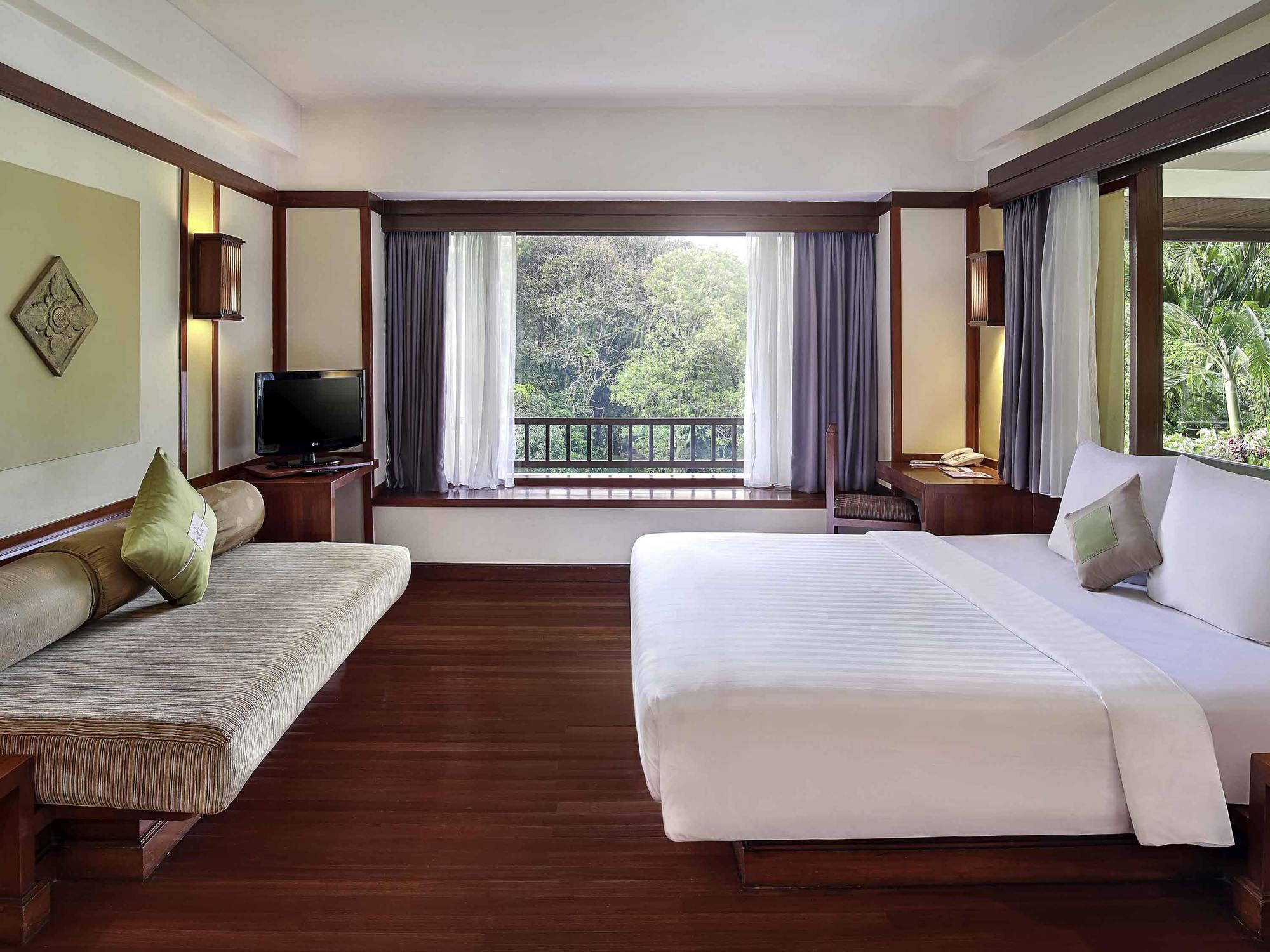 Отель Ibis Styles Bogor Raya Экстерьер фото