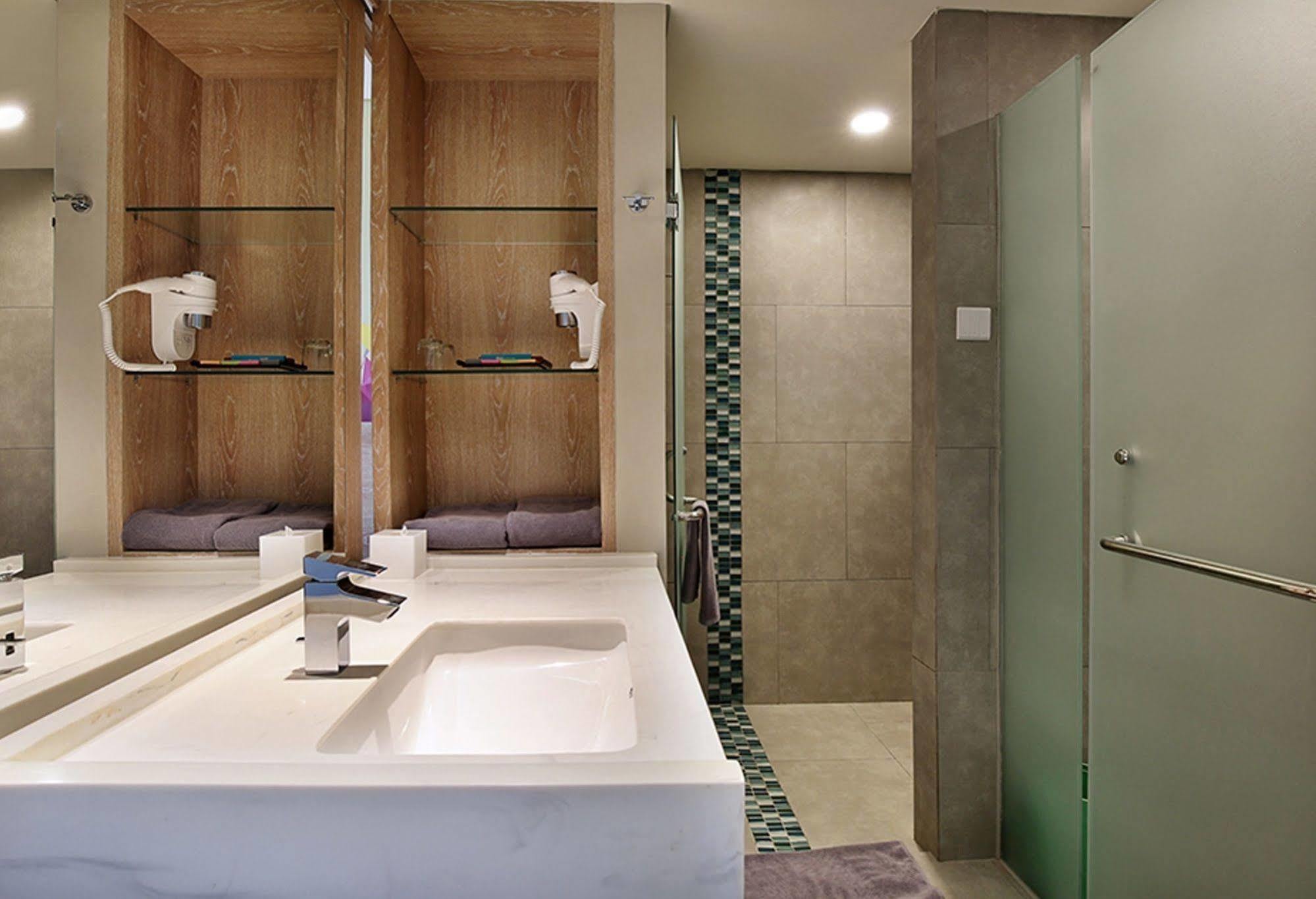 Отель Ibis Styles Bogor Raya Экстерьер фото